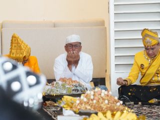 Suasana pembacaan Doa Paipulu Salama dalam rangkaian peringatan HUT ke-48 Kota Palu di Rumah Jabatan Wali Kota Palu, Minggu (27/9/2026). Foto: Jufri/Pemkot Palu