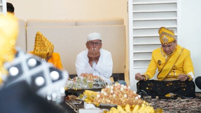 
 Suasana pembacaan Doa Paipulu Salama dalam rangkaian peringatan HUT ke-48 Kota Palu di Rumah Jabatan Wali Kota Palu, Minggu (27/9/2026). Foto: Jufri/Pemkot Palu