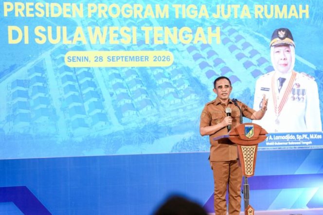 
 Gubernur Sulawesi Tengah Anwar Hafid menyampaikan arahan dalam Rapat Koordinasi Percepatan Program Tiga Juta Rumah di Palu, Senin (28/9/2026). Foto: Pemprov Sulteng