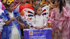 Anak-anak mengenakan beragam busana dalam Karnaval Budaya untuk memeriahkan HUT ke-48 Kota Palu 2026. Foto: Iwan/Pemkot Palu