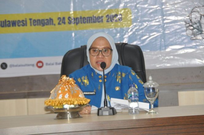 
 Sekretaris Daerah Kota Palu Irmayanti Pettalolo saat membuka kegiatan Evaluasi Bahasa Indonesia bagi Lembaga Satuan Pendidikan di Kota Palu, Kamis (24/9/2026). Foto: Imron/Pemkot Palu