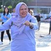 Wakil Gubernur Sulawesi Tengah Reny A. Lamadjido mengikuti kegiatan olahraga bersama dalam peringatan Haornas ke-43 di Lapangan Pogombo, Kantor Gubernur Sulteng, Minggu (27/9/2026). Foto: Pemprov Sulteng