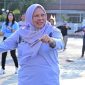 Wakil Gubernur Sulawesi Tengah Reny A. Lamadjido mengikuti kegiatan olahraga bersama dalam peringatan Haornas ke-43 di Lapangan Pogombo, Kantor Gubernur Sulteng, Minggu (27/9/2026). Foto: Pemprov Sulteng
