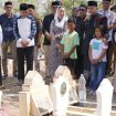 Wali Kota Palu bersama jajaran Pemerintah Kota Palu saat berziarah dan mengenang korban bencana 28 September 2018 di salah satu lokasi terdampak di Kota Palu, Senin (28/9/2026). Foto: Pemkot Palu