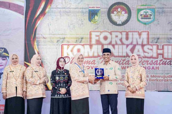 
 Anwar Hafid Minta Istri Birokrat Dorong Suami Jadi Pelayan Rakyat. Foto: Pemprov Sulteng 