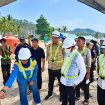 Gubernur Sulawesi Tengah Anwar Hafid meninjau pembangunan Jembatan Wombo Kalonggo, Minggu (4/10/2026).