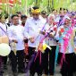 Gubernur Sulawesi Tengah Anwar Hafid bersama sejumlah pejabat saat peresmian Jembatan Berani di Desa Masungkang, Kecamatan Batui Selatan, Kabupaten Banggai, Rabu (30/9/2026). Foto: Pemprov Sulteng