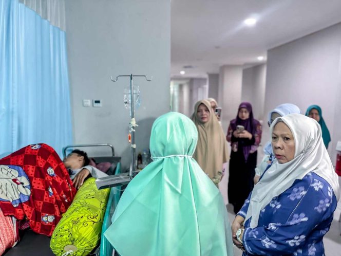 
 Wagub Reny Jenguk Korban Bentrokan di Palu, Ajak Warga Jaga Perdamaian